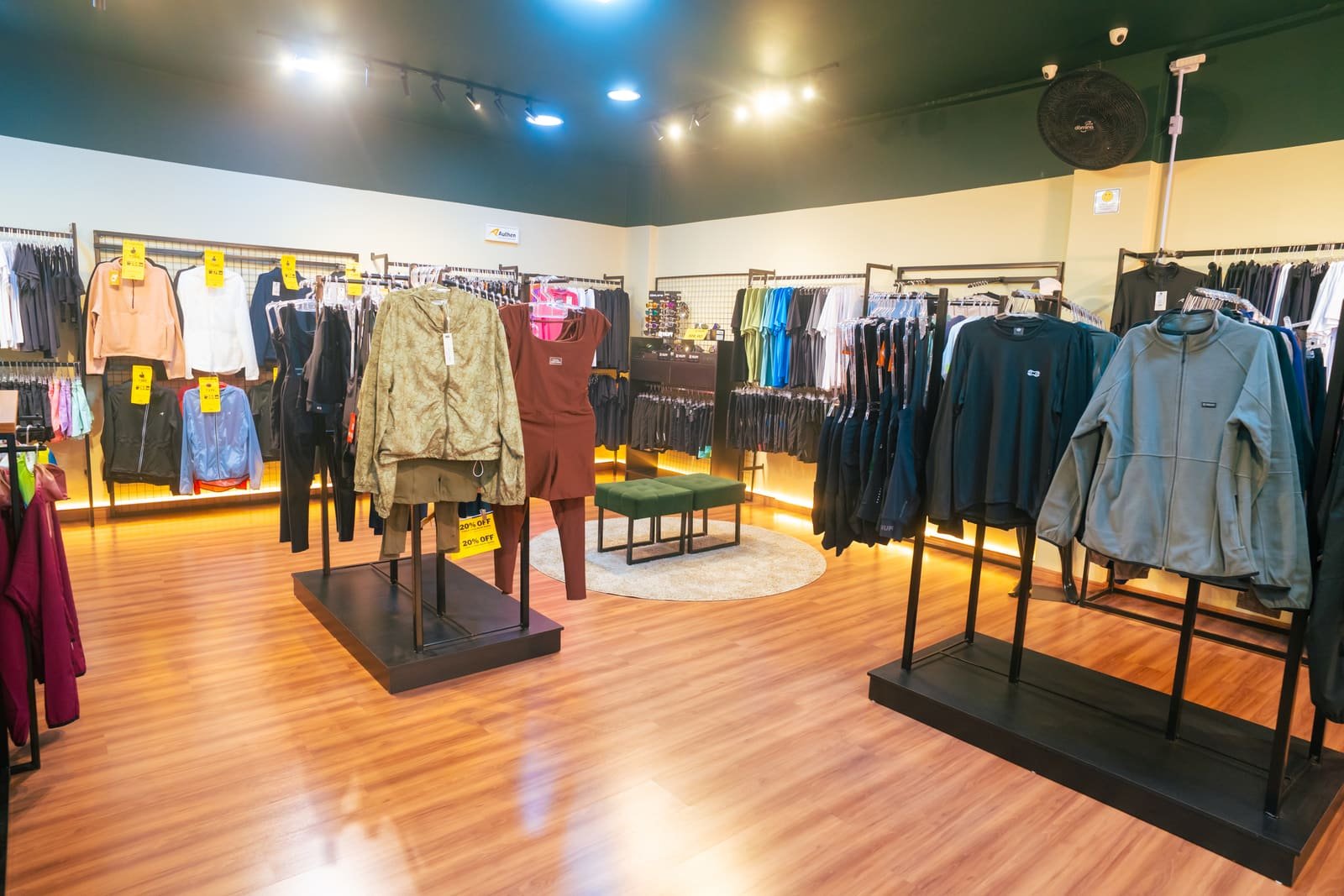 Roupas e acessórios esportivos